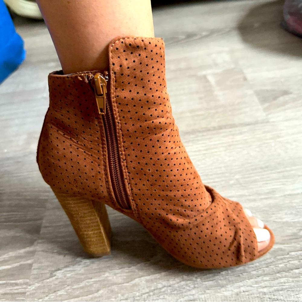 Express heeled opened toed shoes brown size 6